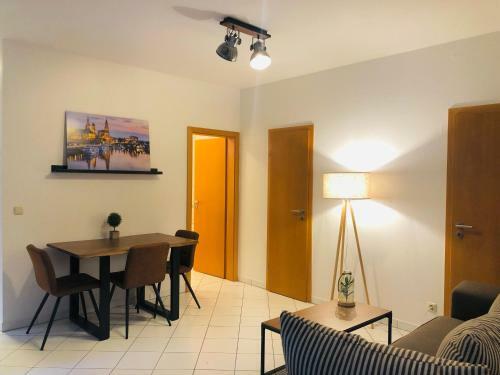 Helles 2 Raum Apartment Mit Eigener Terrasse Dresden Altstadt