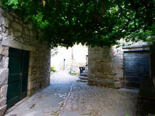 Apartmani Mei? Pirovac