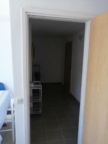 Apartment Happy 3, Pakostane
