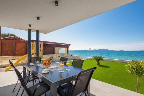 Luxury Apartment Sea