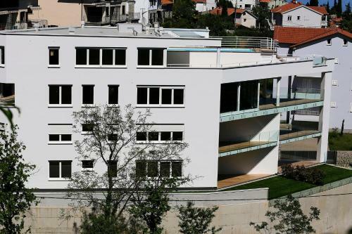 Modern Apartment Near The Sea