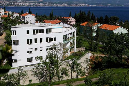 Modern Apartment Near The Sea