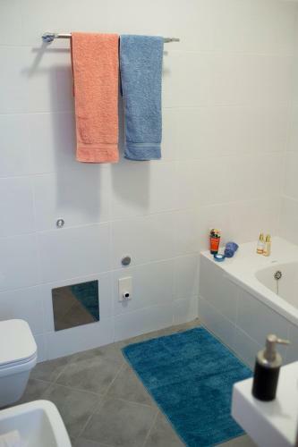 Apartamento Spacious 2 Bdr With Private Garden And Seaview