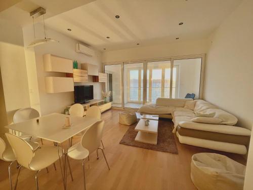 First Row To The Sea - Nautilus Deluxe Apartment