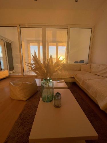 First Row To The Sea - Nautilus Deluxe Apartment