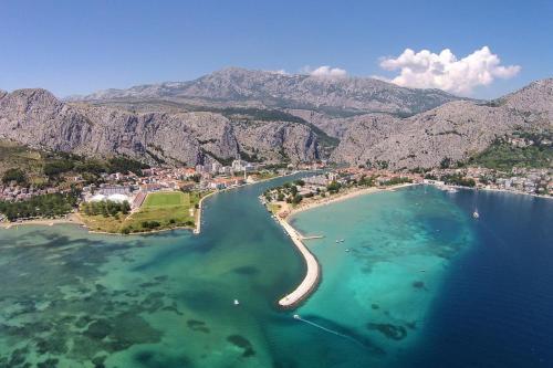 Apartments By The Sea Omis - 13796
