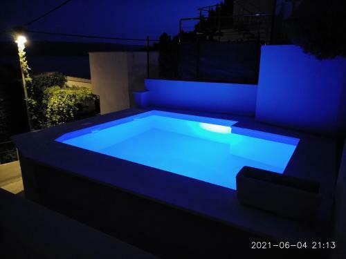 Private Pool And Sea View Apartment