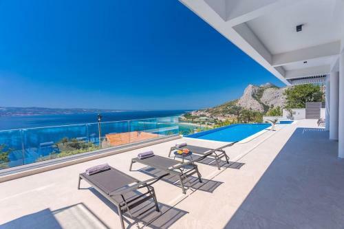 Luxurious Villa Ada; Hot Tub, Sauna, Gym, Pool