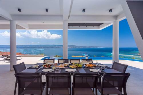 Luxurious Villa Ada; Hot Tub, Sauna, Gym, Pool