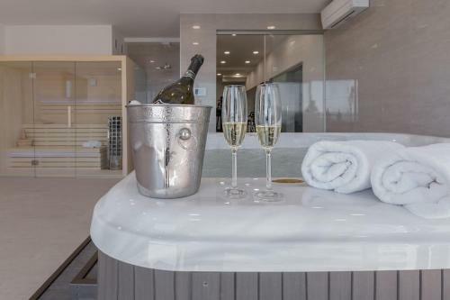 Luxurious Villa Ada; Hot Tub, Sauna, Gym, Pool