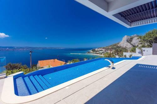 Luxurious Villa Ada; Hot Tub, Sauna, Gym, Pool