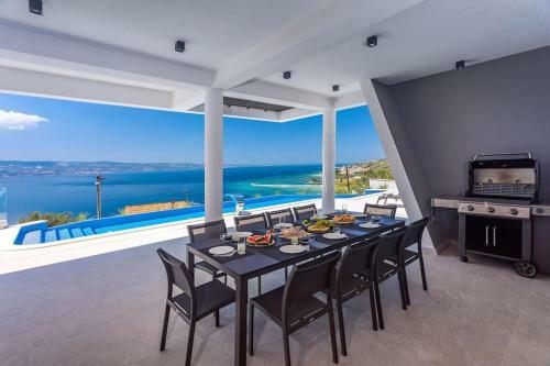 Luxurious Villa Ada; Hot Tub, Sauna, Gym, Pool