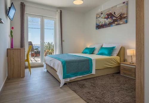 Holiday Apartment Almissa - New&modern 2+0