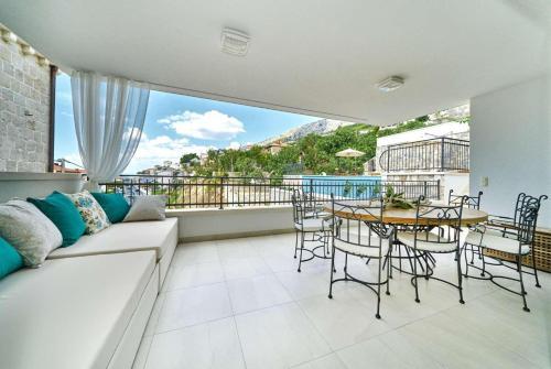 Villa Shoreline