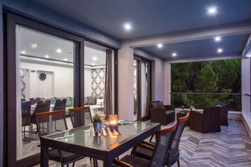 Luxury Villa Pocrnja -heated Pool, Sauna, Jacuzzi, Pool Table
