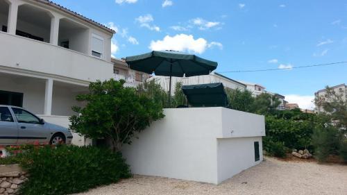 Apartments By The Sea Pag - 17147
