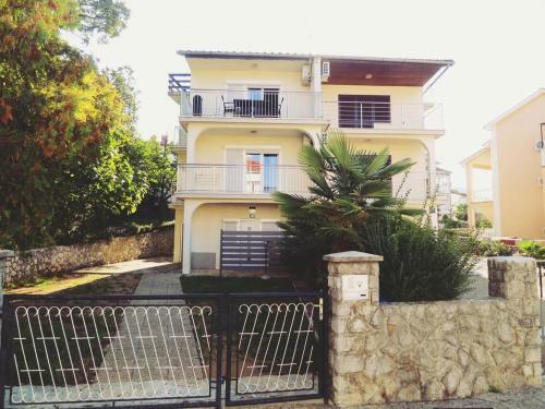 Apartments With A Parking Space Malinska, Krk - 19268