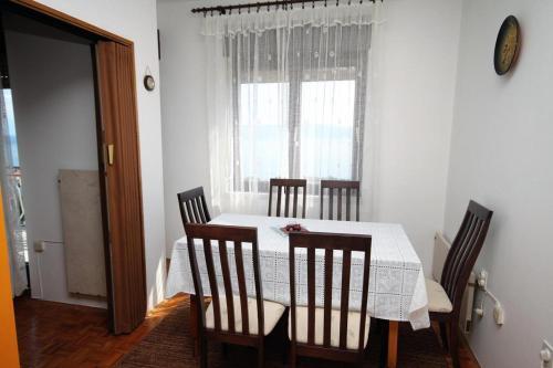 Apartments With Wifi Novi Vinodolski - 5583
