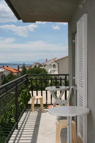 Apartments With A Parking Space Novi Vinodolski - 5529