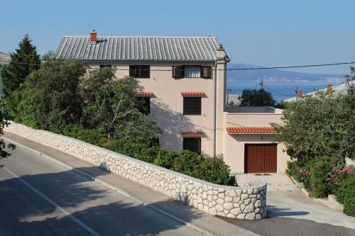 Apartments With A Parking Space Novi Vinodolski - 5587