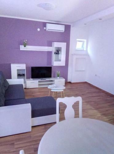 Apartments With A Parking Space Novi Vinodolski - 17596