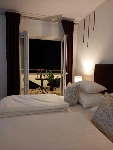 Hostal Garfild 1 Guest House