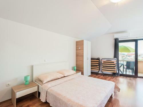 Pleasant Apartment In Posedarje Near Sea