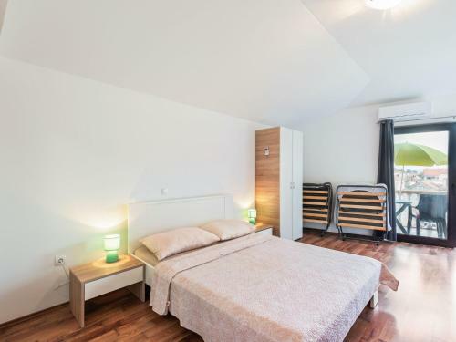 Pleasant Apartment In Posedarje Near Sea
