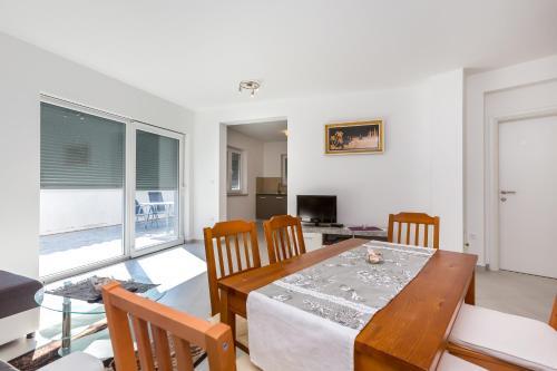 Apartment Grasser With 2 Bedrooms