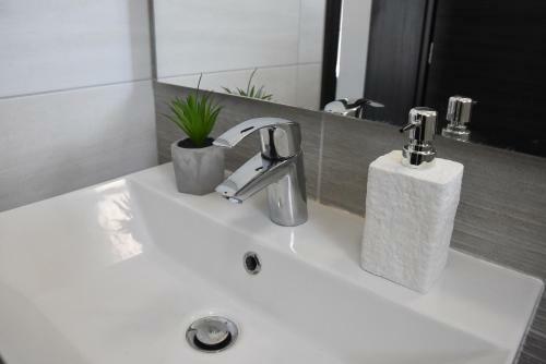 Villa Irena, 4 Bedroom Villa With Heated Pool
