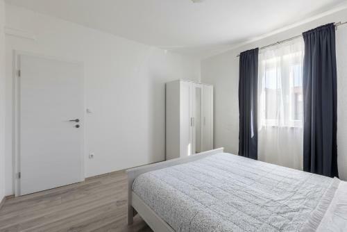 Apartment Anna - 20 M From The Sea