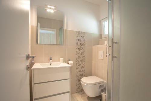 Studio Apartment - With A Seaview 50 M From The Beach