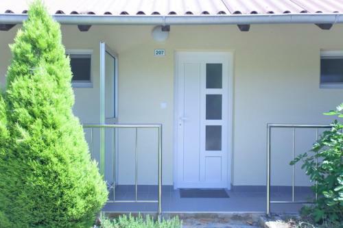 Studio Apartment - With A Seaview 50 M From The Beach