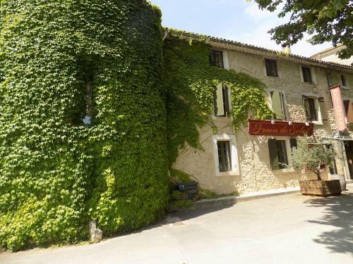 C�t� Cour, C�t� Jardin