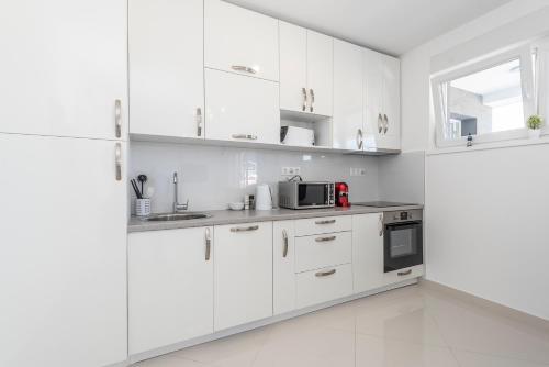 Apartamento Dino Modern & Luxury Ap With A Pool For 6