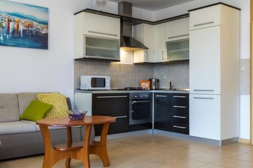 Apartments With A Parking Space Novalja, Pag - 17110