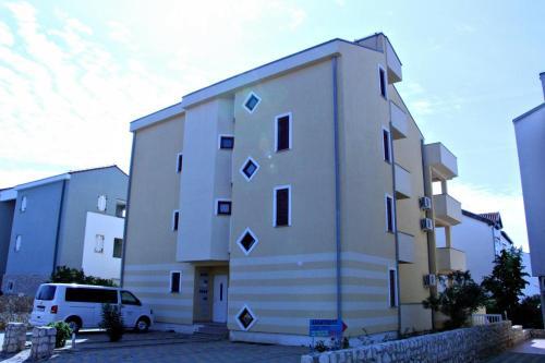 Apartments With A Parking Space Novalja, Pag - 17110