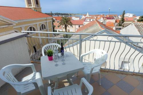 Apartments With A Parking Space Novalja, Pag - 17140
