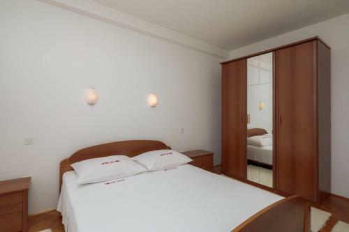 Sunrise Beach Apartments