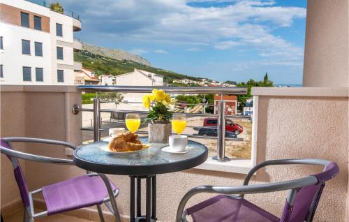 Awesome Apartment In Podstrana With 1 Bedrooms