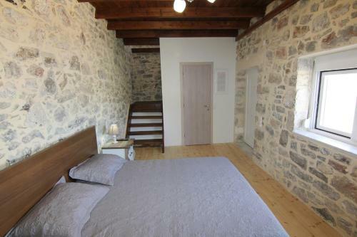 Malia Stone Residence - Secluded Cozy Retreat