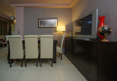 Modern 2 Bedroom House With Beautiful Garden