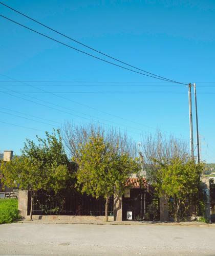 Modern 2 Bedroom House With Beautiful Garden