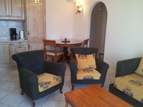 Hostal Andros Homes Sea Side Apartment & Studio