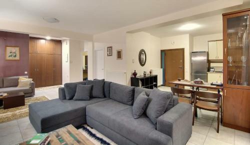 Country Place Apartment With Mountains View