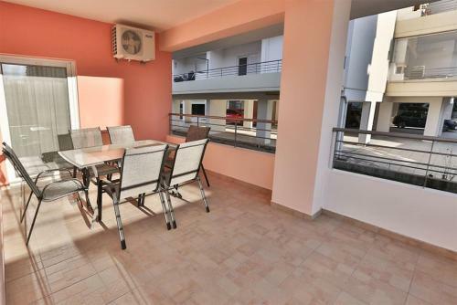 V Luxury Apartment 4