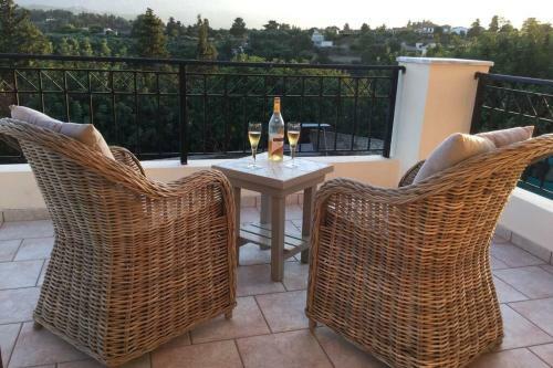 Villa Kalamitsi Amigdali Home With A Stunning View