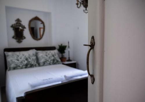 Santa Cruz Country Cottage
