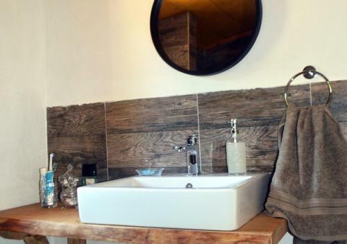 Santa Cruz Country Cottage