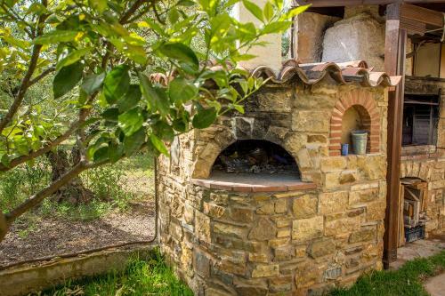 Rustic, Luxurious,garden Villa 70m From The Sea